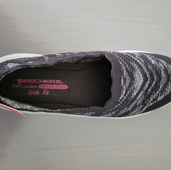 NWT Skechers Neutral Black White Memory Foam Size 8.5 Wide Foot - Picture 7 of 8